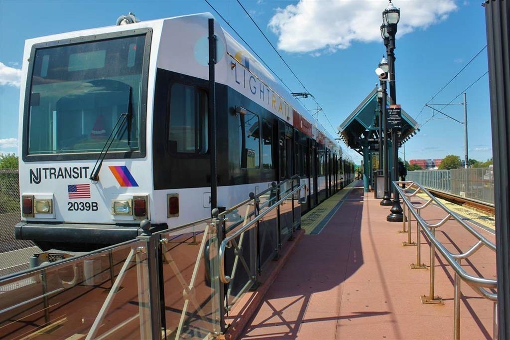 662 Avenue C, Unit 304 Bayonne, NJ 07002 - Photo 17 of 20 a view of entryway and hall