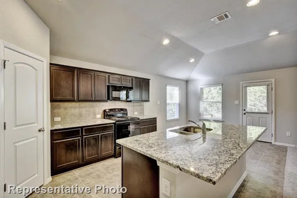 $1,900 | 21607 Surrey Lane, Lago Vista, TX 78645