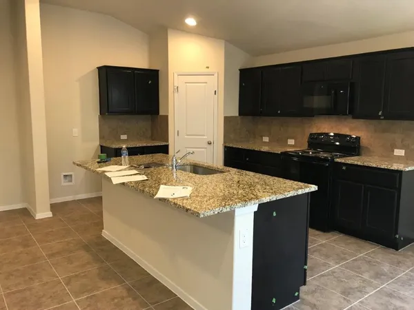 $1,900 | 21607 Surrey Lane, Lago Vista, TX 78645