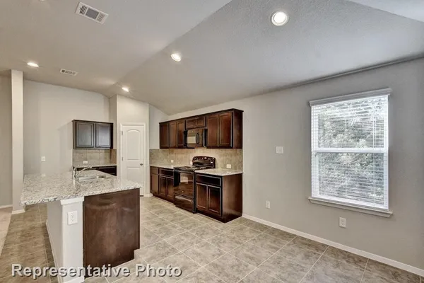 $1,900 | 21607 Surrey Lane, Lago Vista, TX 78645