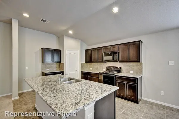 $1,900 | 21607 Surrey Lane, Lago Vista, TX 78645