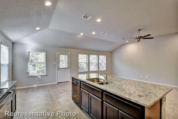 $1,900 | 21607 Surrey Lane, Lago Vista, TX 78645