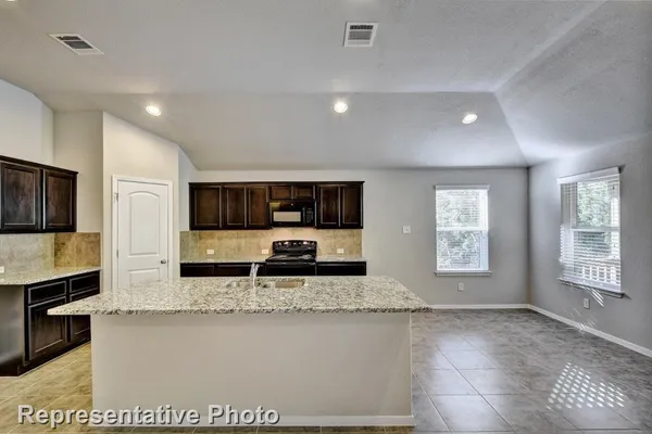 $1,900 | 21607 Surrey Lane, Lago Vista, TX 78645