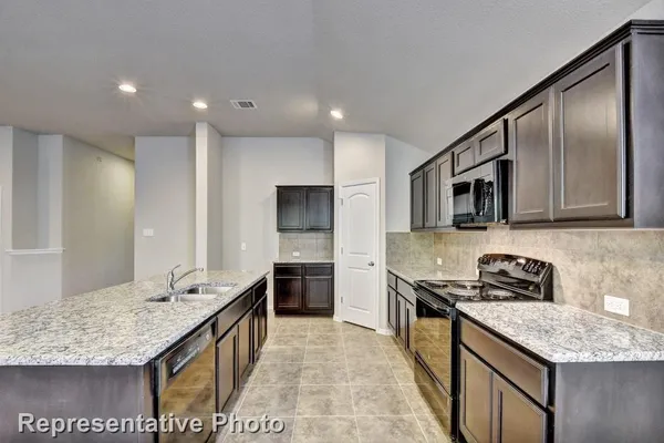 $1,900 | 21607 Surrey Lane, Lago Vista, TX 78645