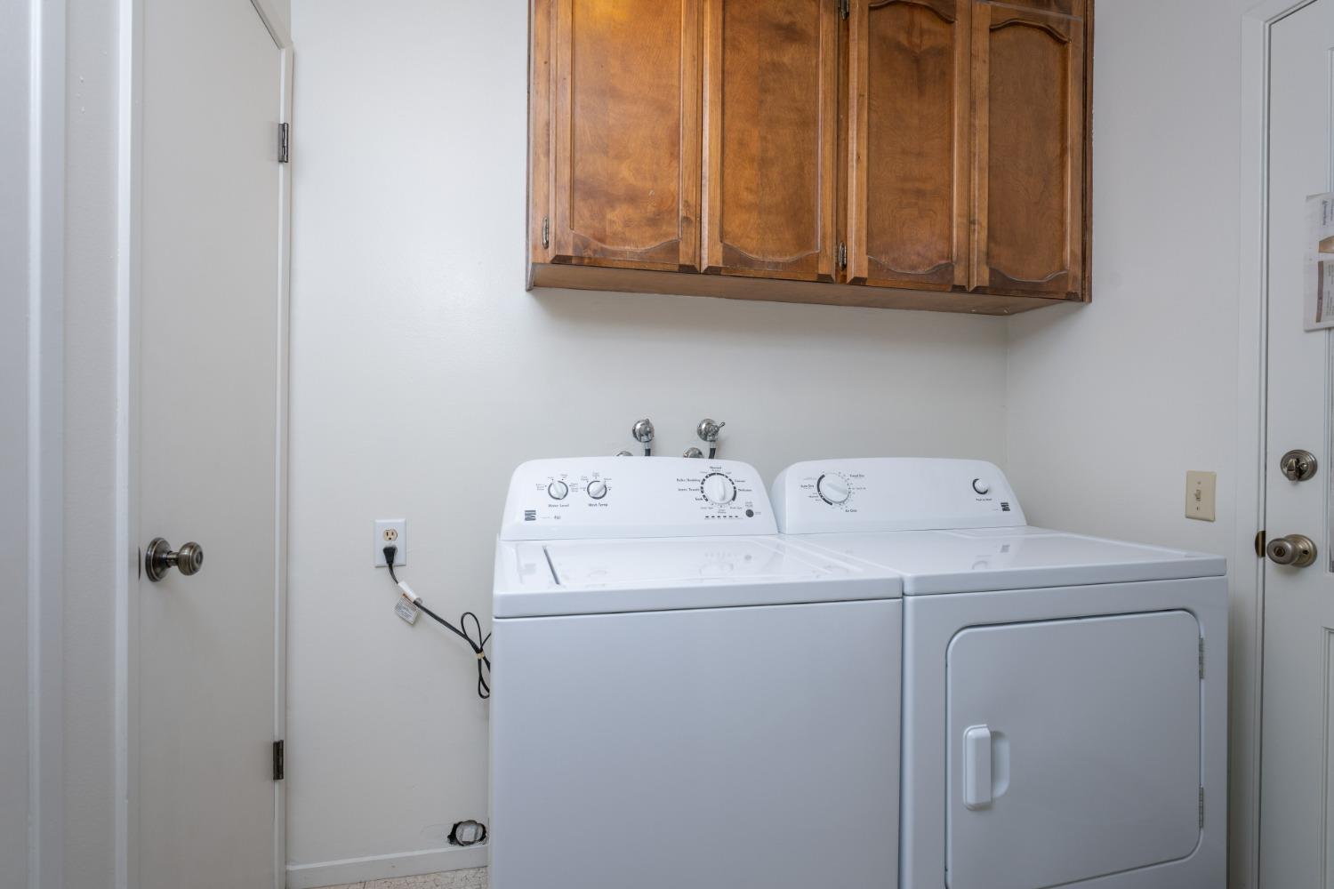46011 Ming Circle Oakhurst, CA 93644 - Photo 19 of 37 a utility room with dryer and washer