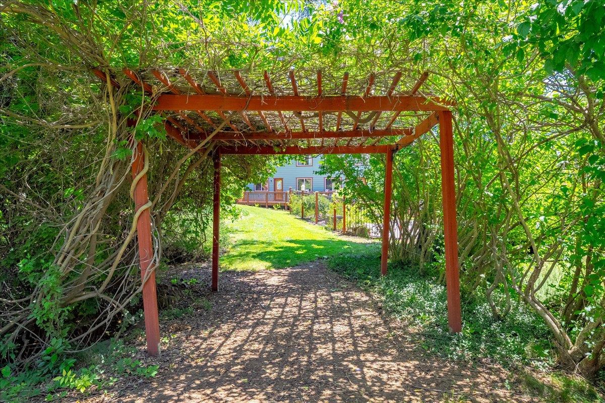 10947 East Lime Kiln Road Grass Valley, CA 95949 - Photo 67 of 94 Established walking paths throughout gardens