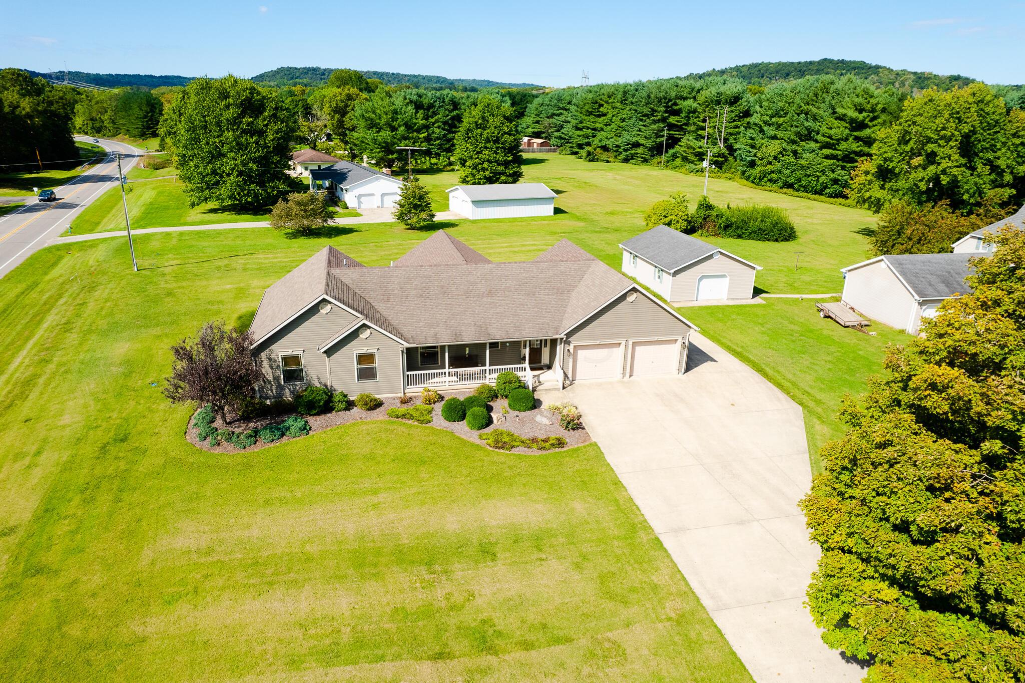 17 Maple Grove Road Chillicothe, OH 45601 - Photo 3 of 38