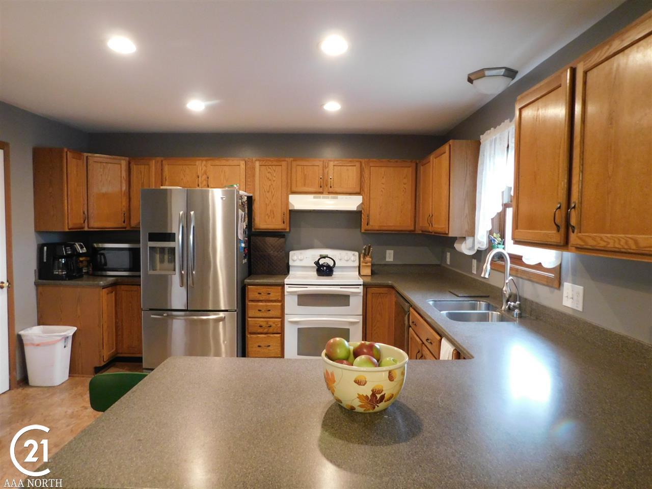 9592 Bryce Road Avoca, MI 48006 - Photo 2 of 28
