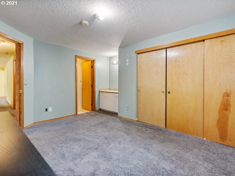 8106 Southeast Knight Street Portland, OR 97206 - Photo 23 of 29