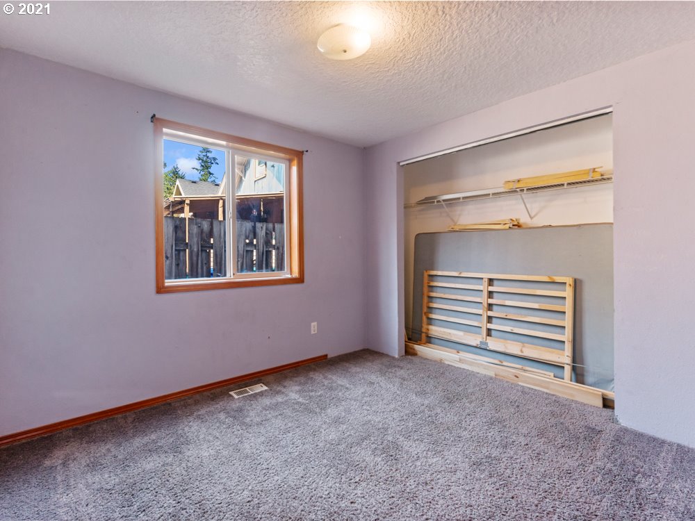 8106 Southeast Knight Street Portland, OR 97206 - Photo 25 of 29