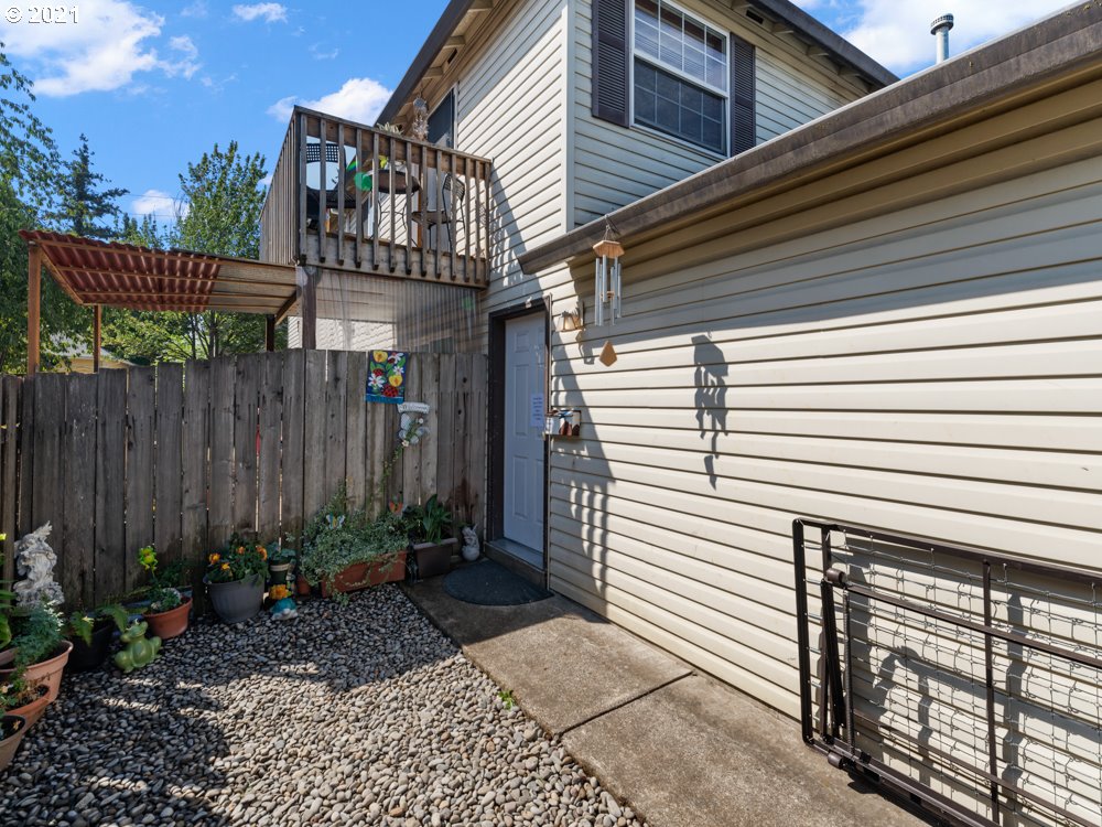 8106 Southeast Knight Street Portland, OR 97206 - Photo 3 of 29