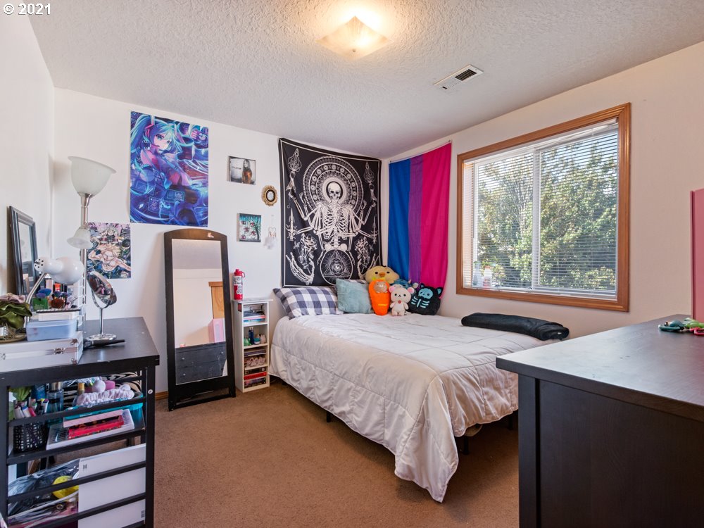 8106 Southeast Knight Street Portland, OR 97206 - Photo 6 of 29