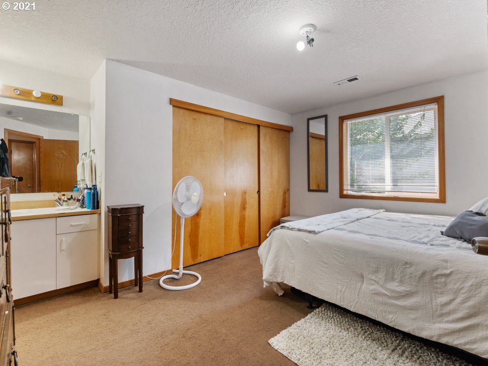 8106 Southeast Knight Street Portland, OR 97206 - Photo 8 of 29