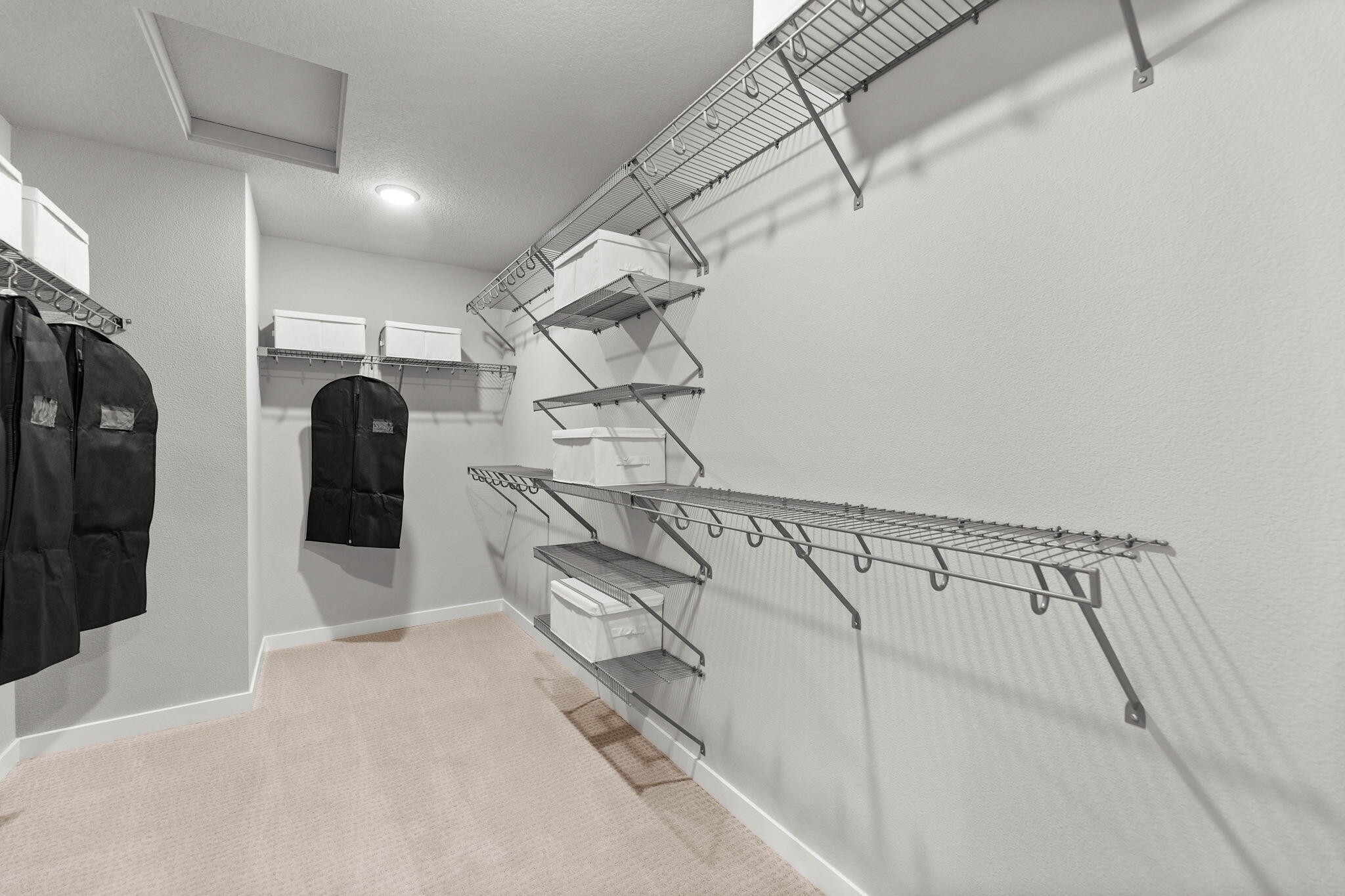 1237 Stonegate Drive, Unit 483 Eagle Point, OR 97524 - Photo 23 of 34 Scouters Mountain216_2890_A_Laundry Room