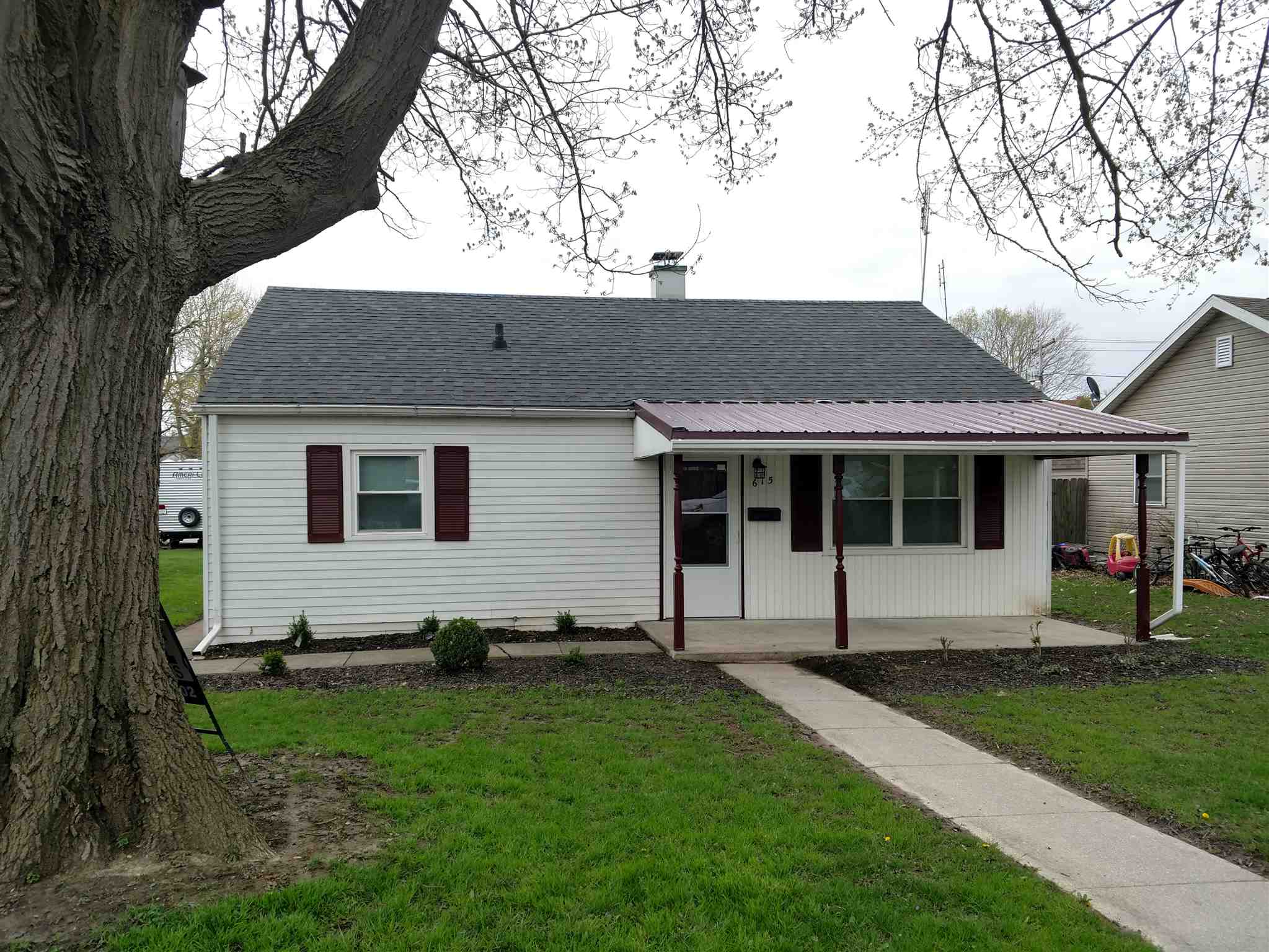 615 Cleveland Street Decatur, IN 46733 - Photo 2 of 19