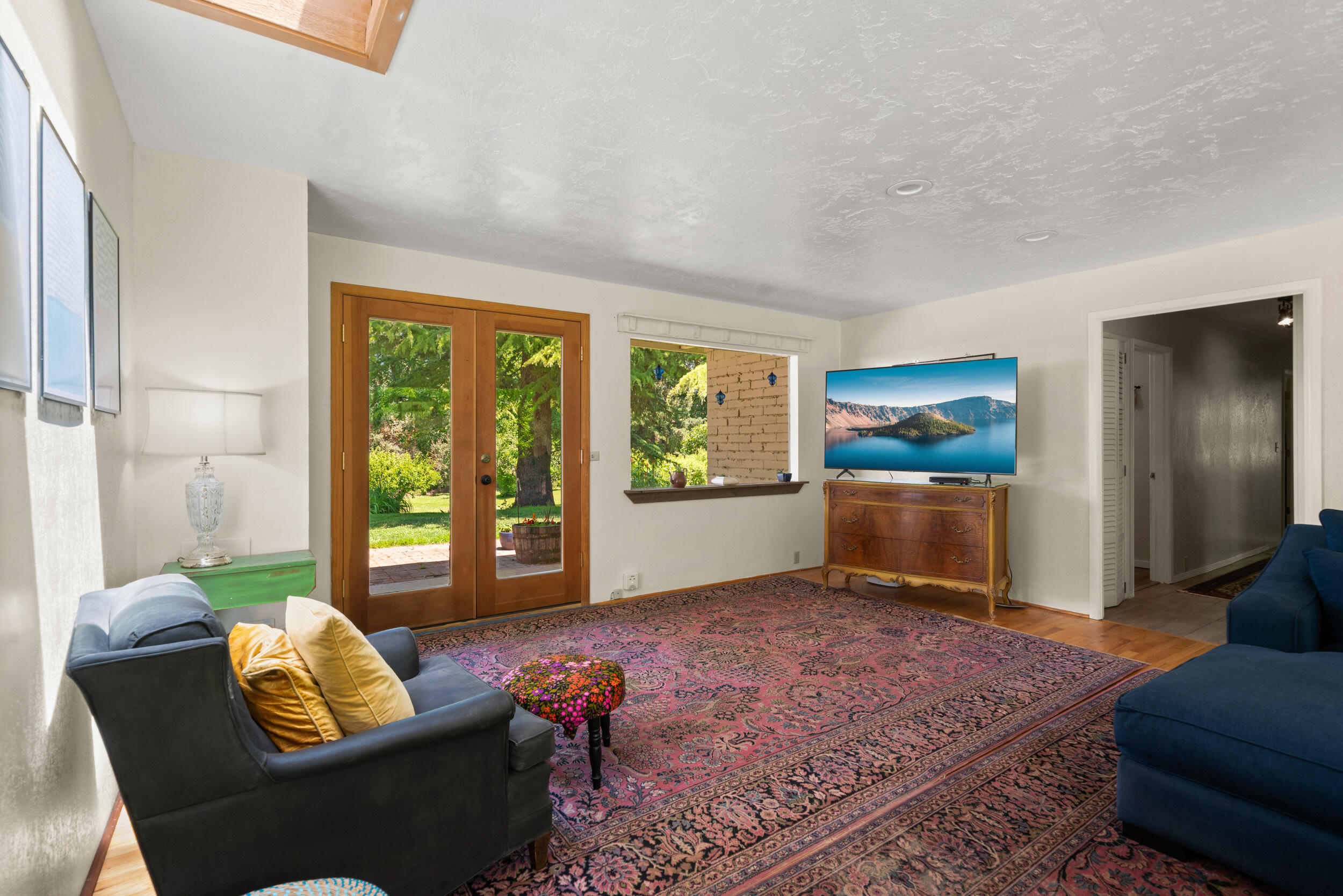 2835 Sundown Road Medford, OR 97501 - Photo 18 of 61 Living room
