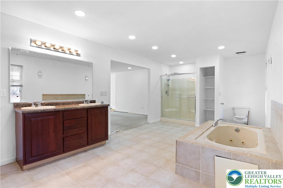 798 Sullivan Trail Scotrun, PA 18355 - Photo 28 of 46 a bathroom with a tub sink and mirror