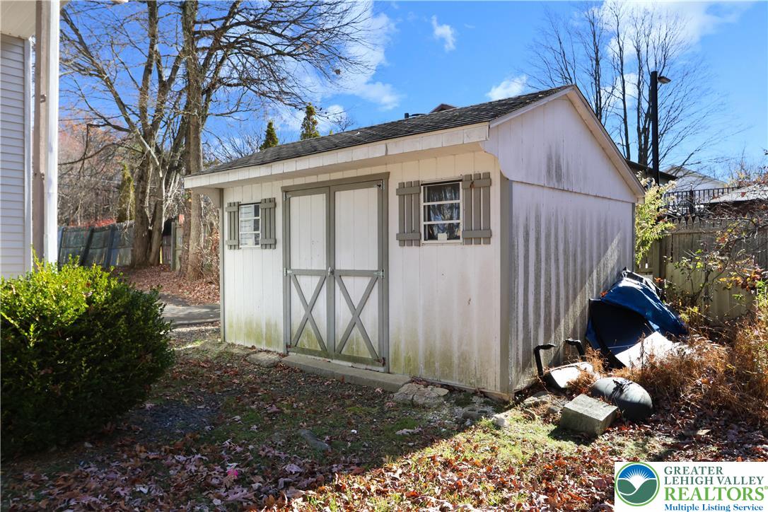 798 Sullivan Trail Scotrun, PA 18355 - Photo 40 of 46 a backyard of a house with lots of green space
