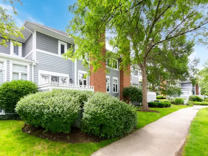 $549,000 | 17 Mashie Court, Woodridge, IL 60517