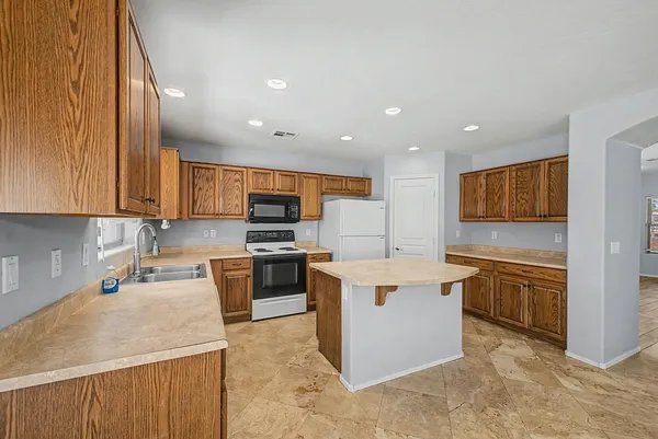 $2,695 | 4161 South Luiseno Boulevard, Gilbert, AZ 85297