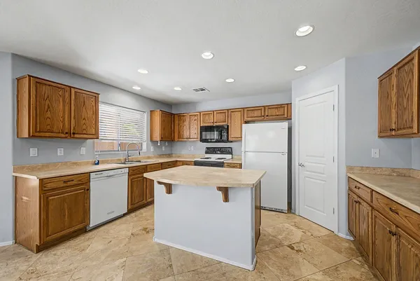 $2,695 | 4161 South Luiseno Boulevard, Gilbert, AZ 85297