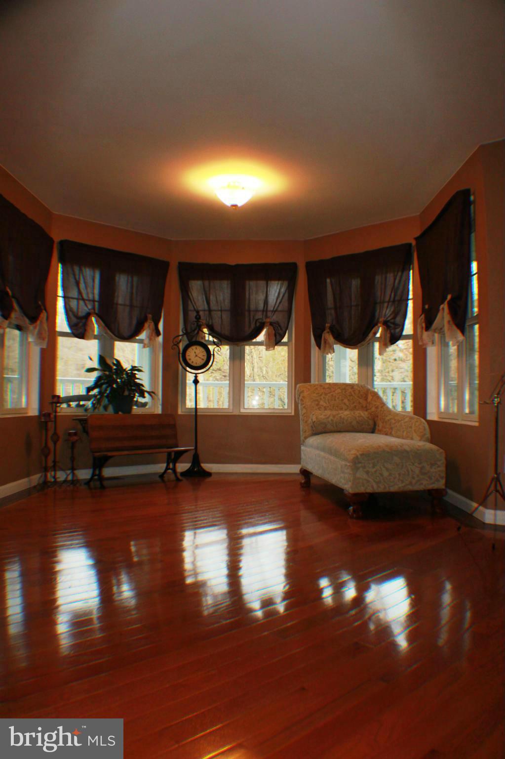 941 Wieker Road Severn, MD 21144 - Photo 5 of 28 Living Room