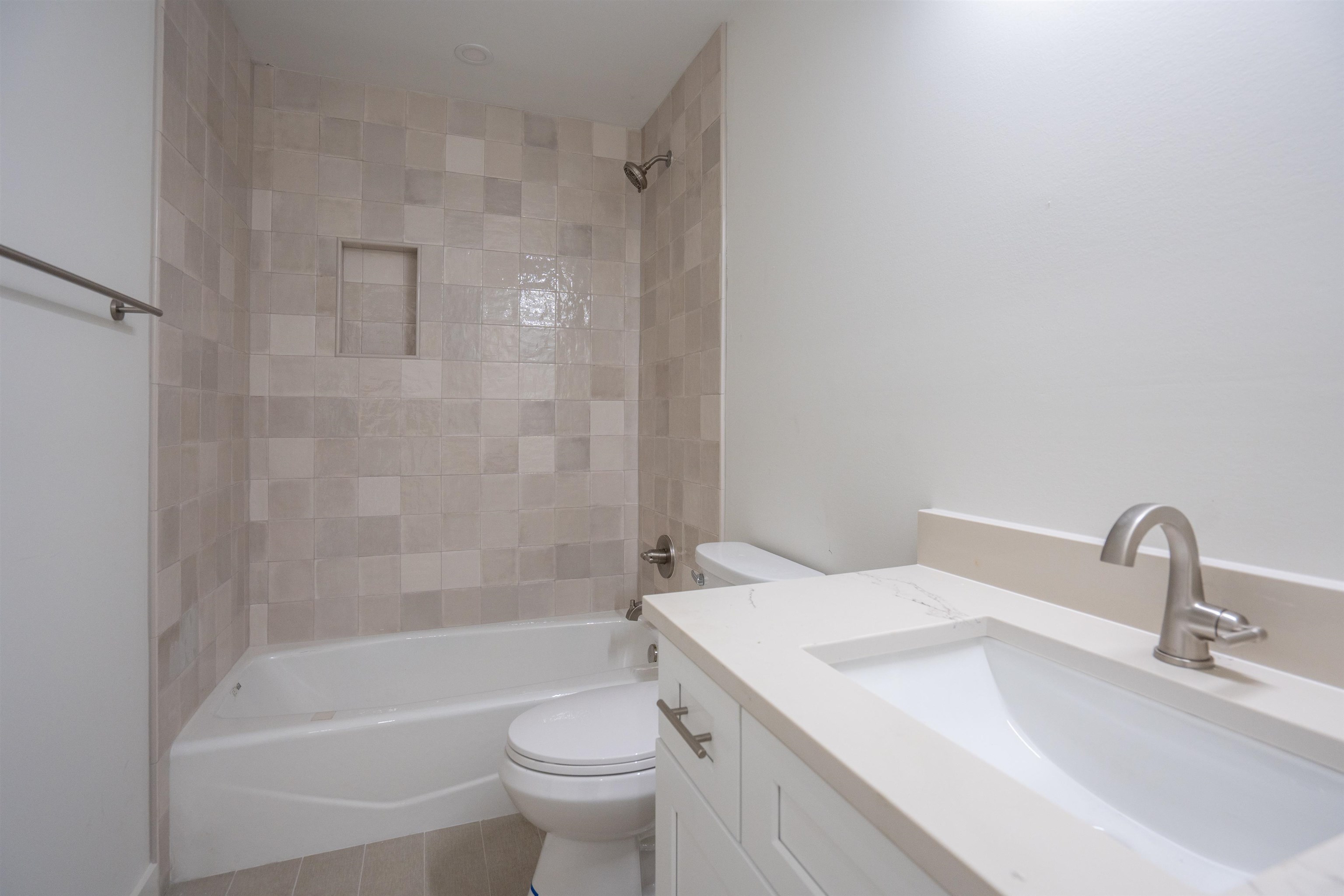 411 Royal Road St. Augustine, FL 32086 - Photo 15 of 43 a bathroom with a sink toilet and bathtub