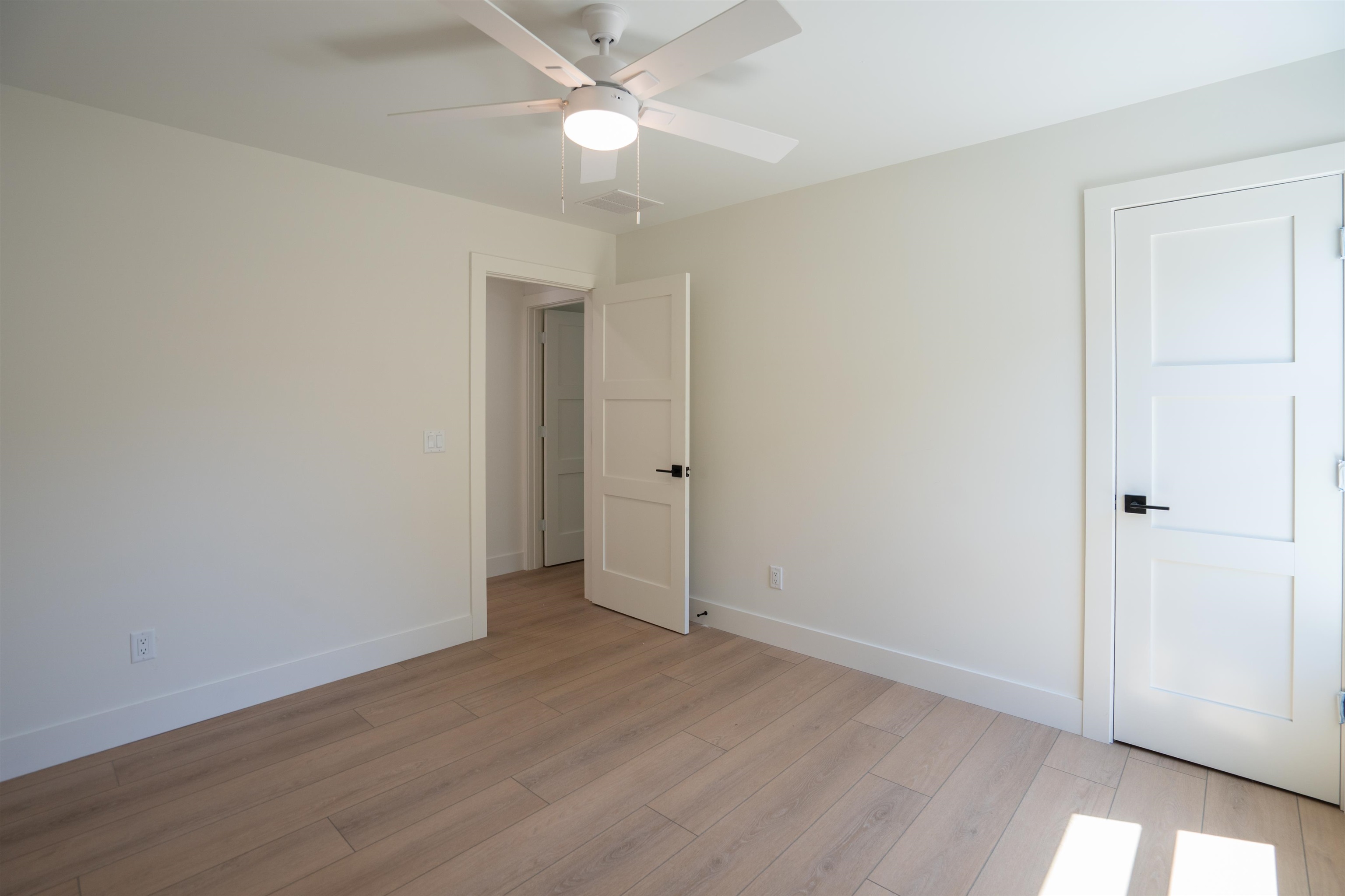 411 Royal Road St. Augustine, FL 32086 - Photo 17 of 43 an empty room with wooden floor and ceiling fan