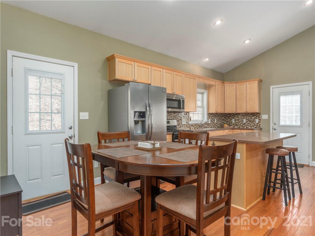 411 Scarlet Ridge Sylva, NC 28779 - Photo 12 of 26 Gallery Image 12