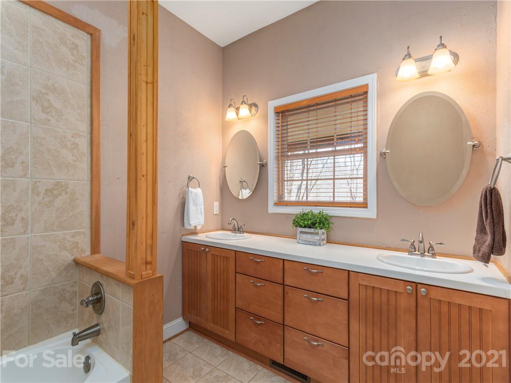 411 Scarlet Ridge Sylva, NC 28779 - Photo 14 of 26 Gallery Image 14