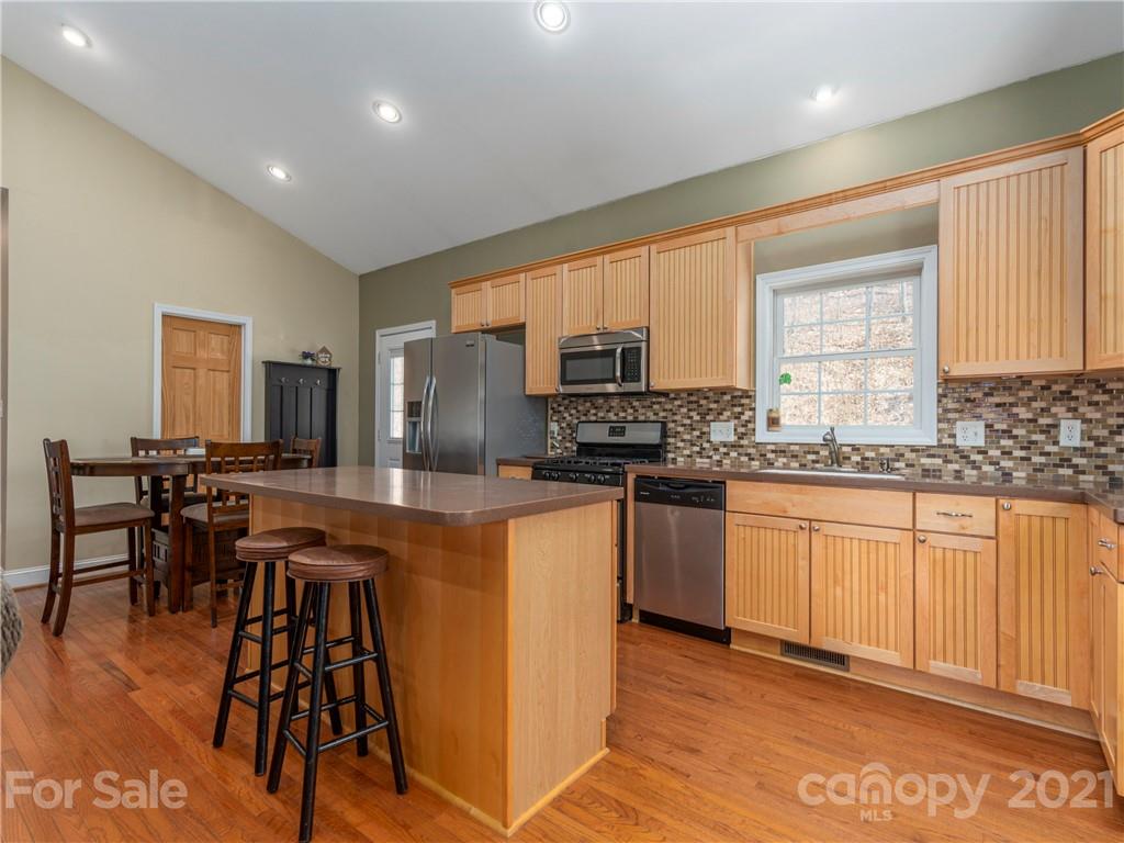 411 Scarlet Ridge Sylva, NC 28779 - Photo 4 of 26 Gallery Image 4