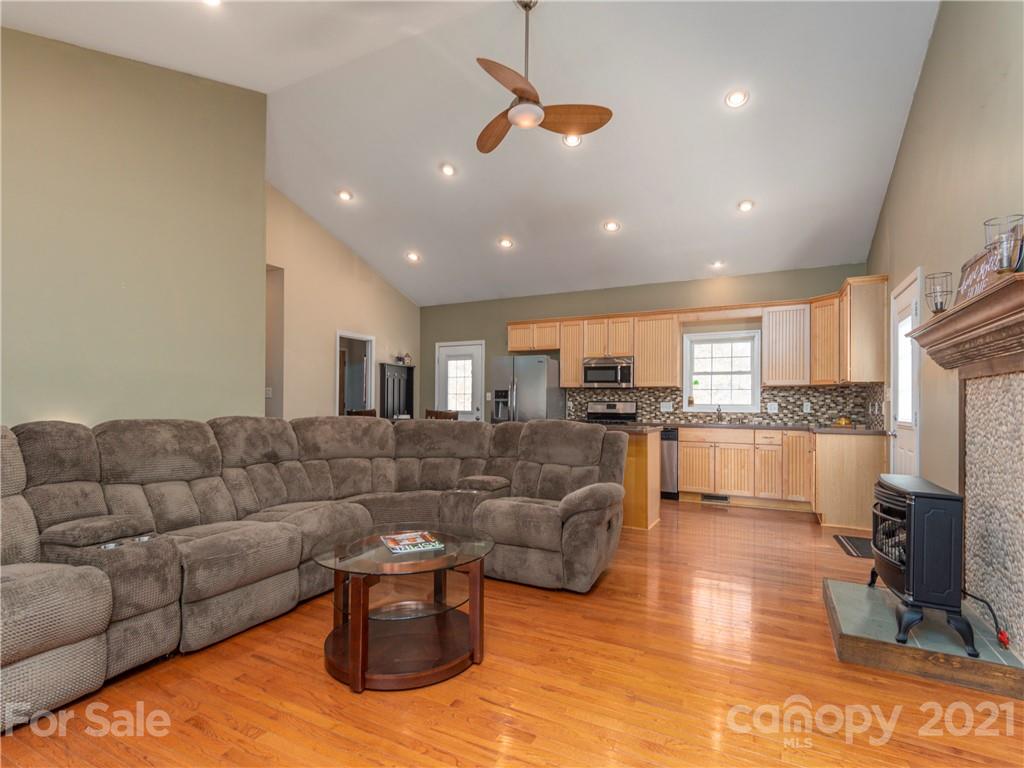 411 Scarlet Ridge Sylva, NC 28779 - Photo 5 of 26 Gallery Image 5