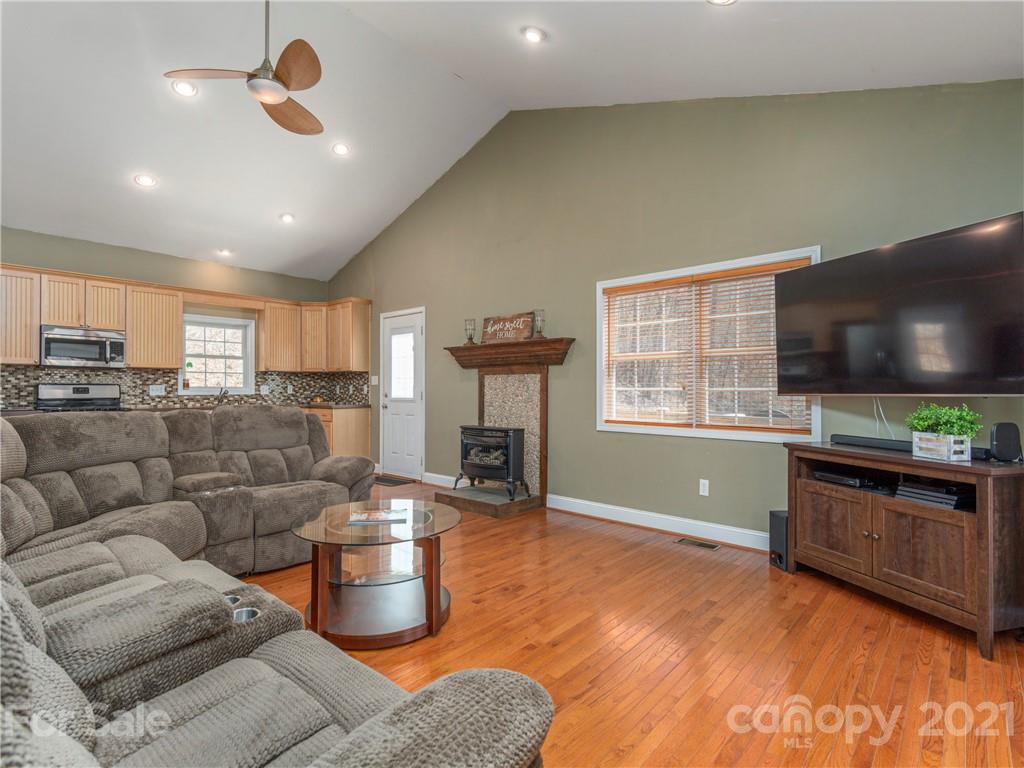 411 Scarlet Ridge Sylva, NC 28779 - Photo 7 of 26 Gallery Image 7