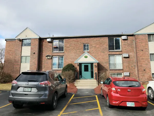 $2,000 | 130 English Village Road, Unit 302, Manchester, NH 03102