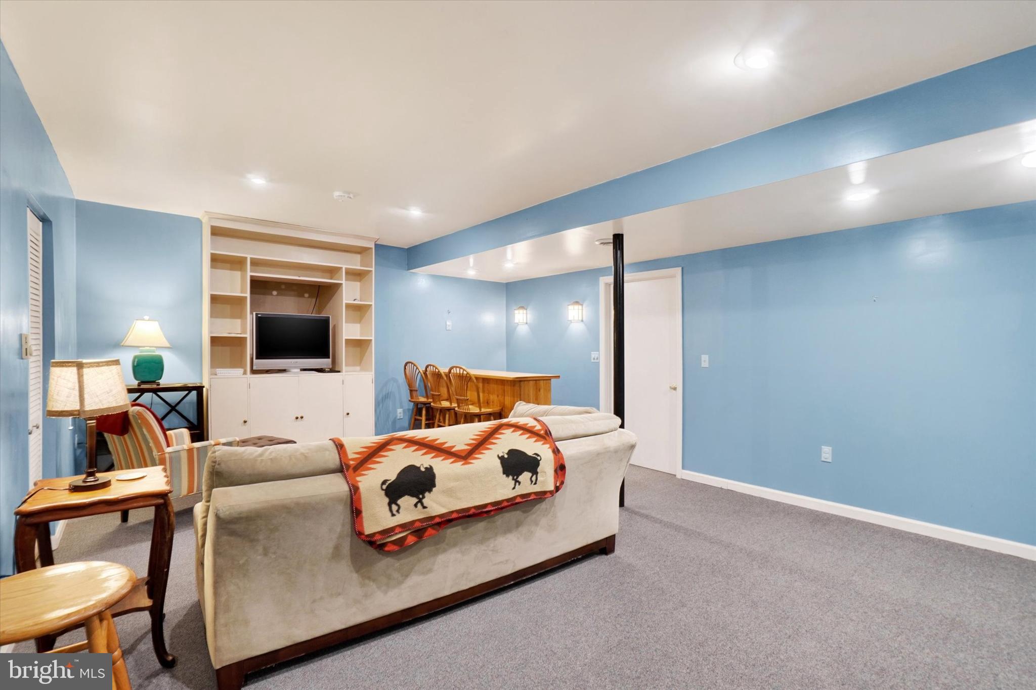 811 Michigan Avenue Lemoyne, PA 17043 - Photo 29 of 47 a bed room with a bed and a night stand