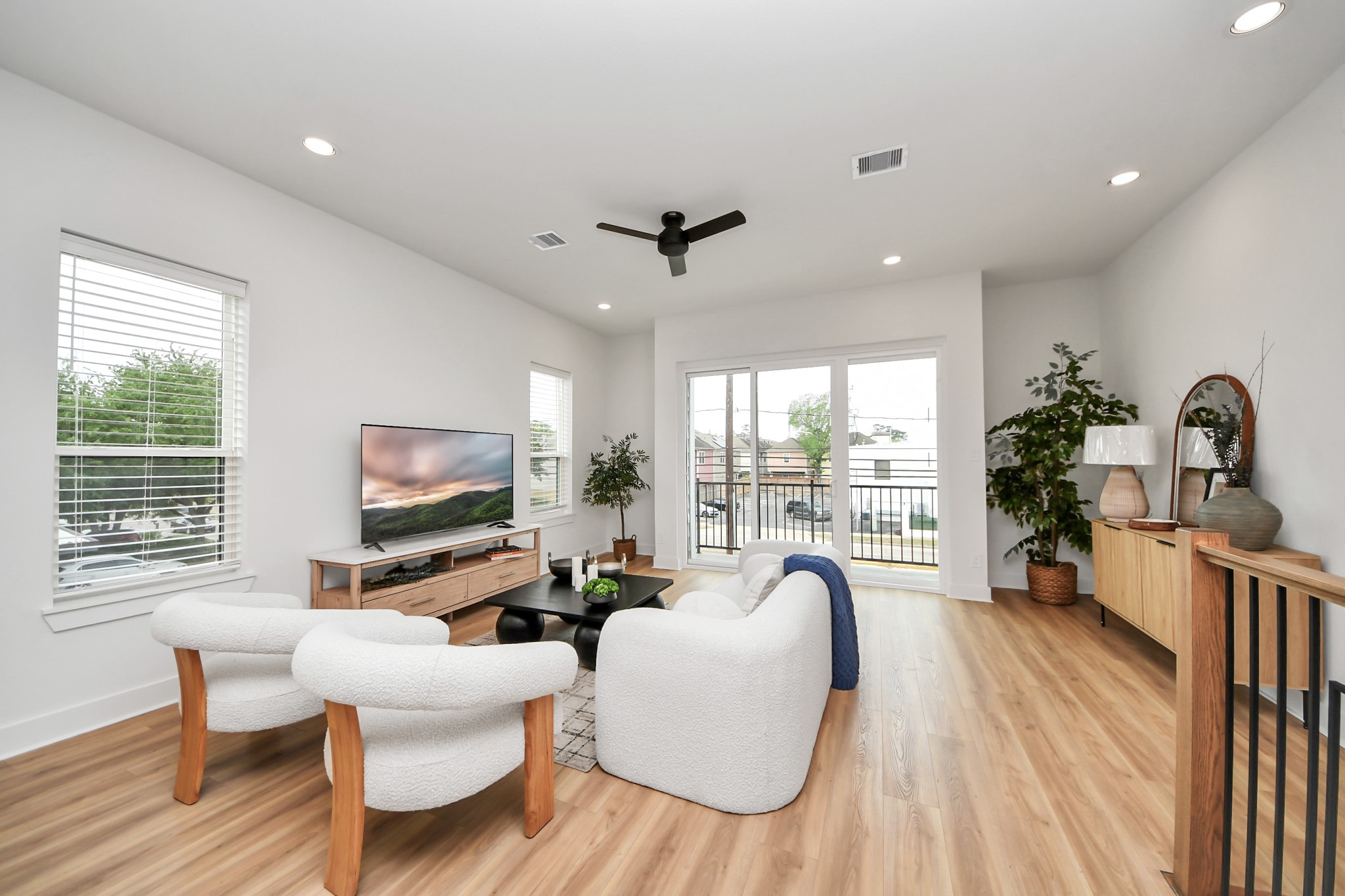 2426 Ella Boulevard Houston, TX 77008 - Photo 13 of 43