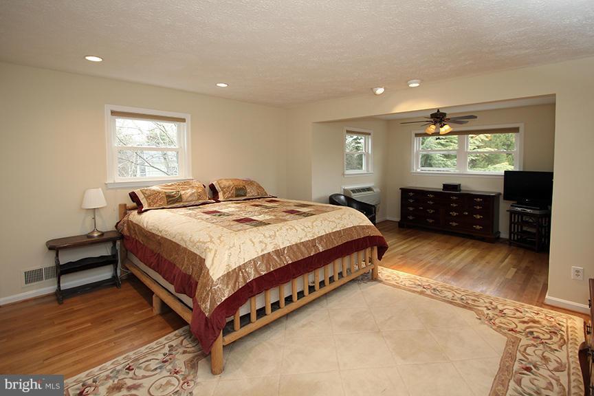 809 Rowen Road Silver Spring, MD 20910 - Photo 13 of 30 Bedroom (Master)