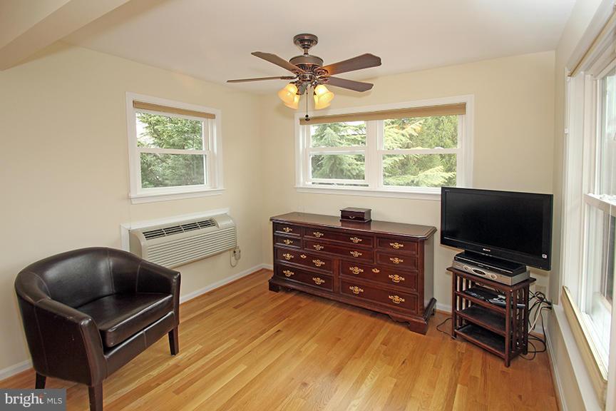 809 Rowen Road Silver Spring, MD 20910 - Photo 15 of 30 Sitting Room