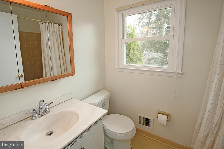 809 Rowen Road Silver Spring, MD 20910 - Photo 20 of 30 Bath