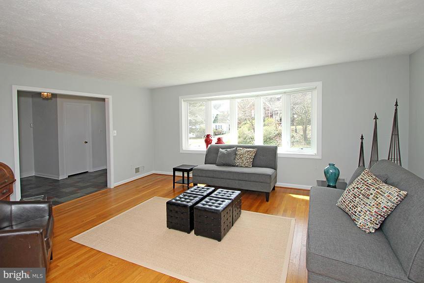 809 Rowen Road Silver Spring, MD 20910 - Photo 3 of 30 Living Room