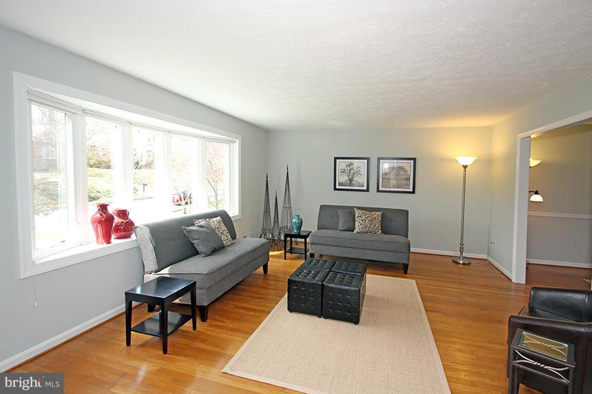 809 Rowen Road Silver Spring, MD 20910 - Photo 5 of 30 Living Room