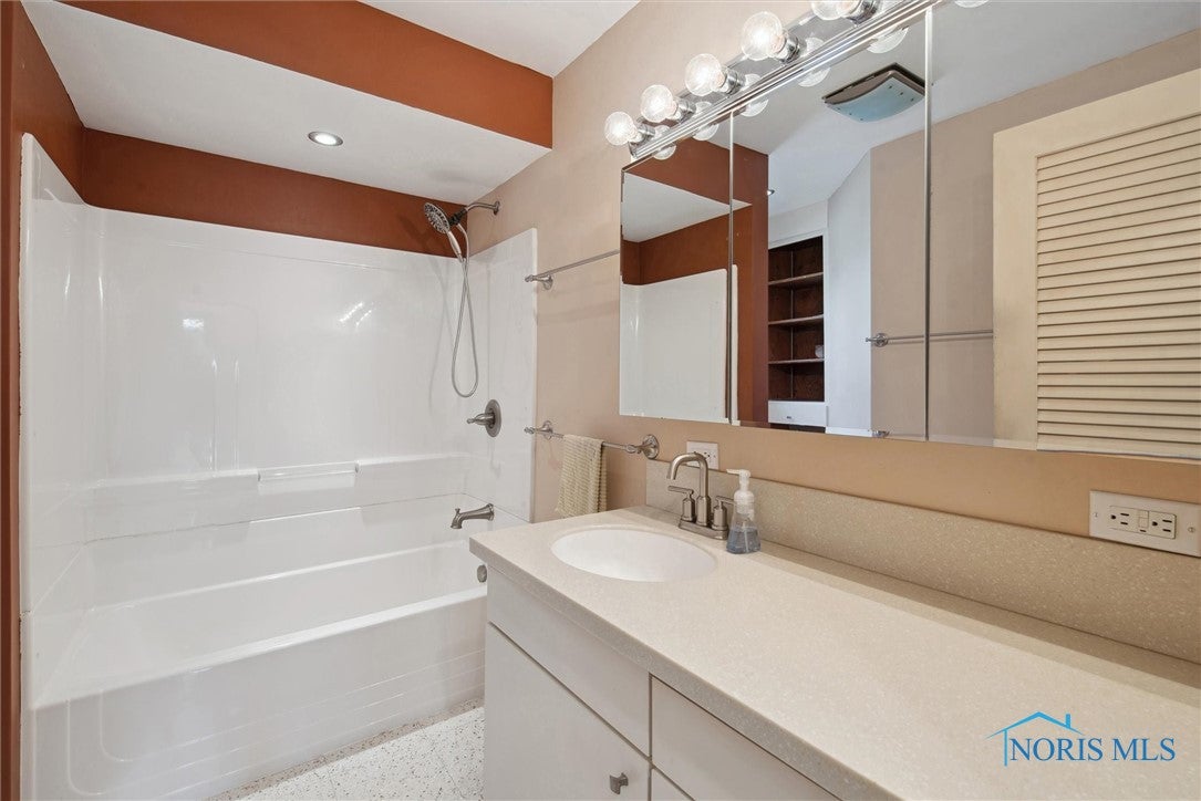371 Canal Road Waterville, OH 43566 - Photo 31 of 36 Gallery Image 31