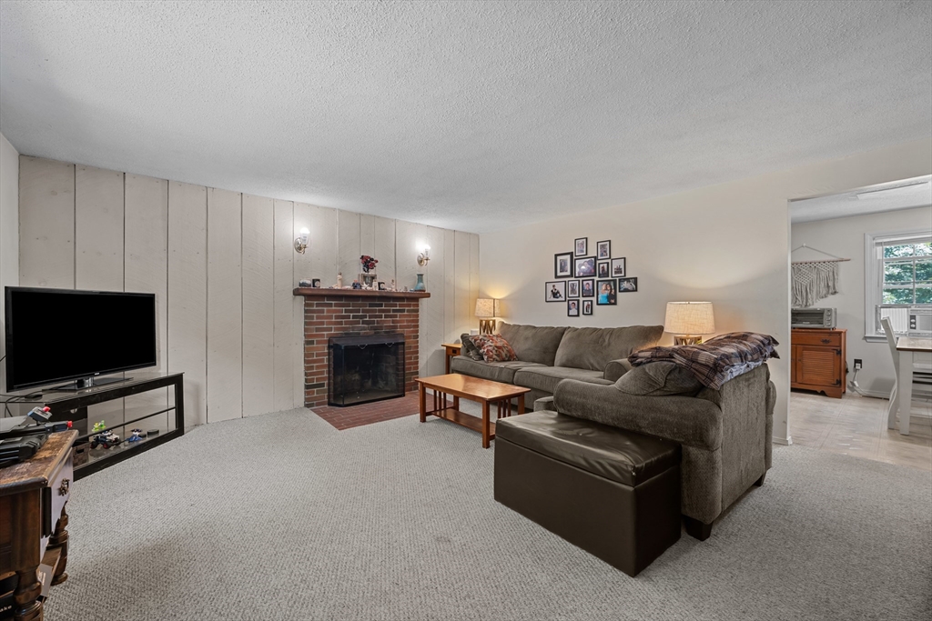 607-609 Flat Hill Road Lunenburg, MA 01462 - Photo 4 of 42