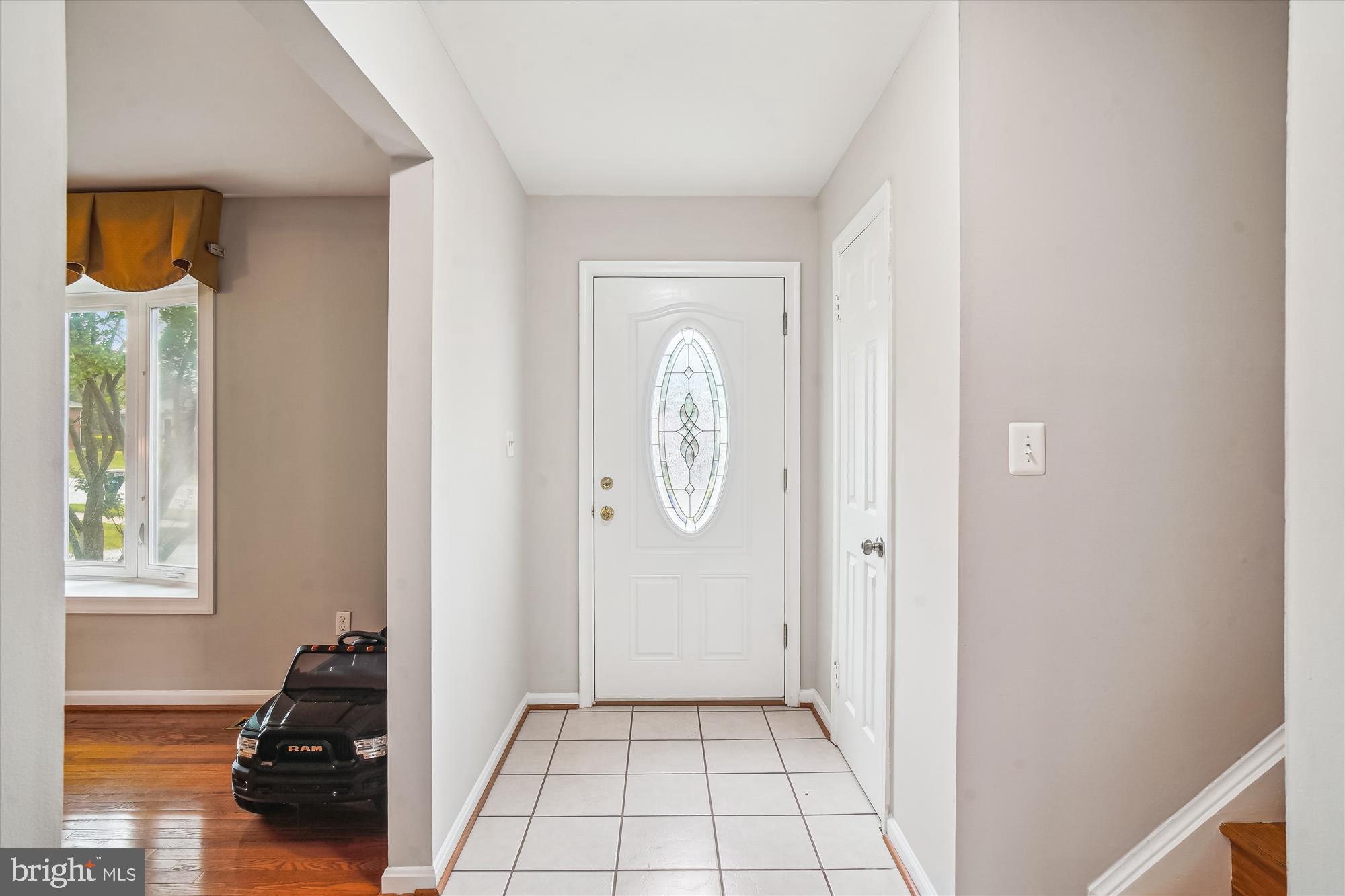 18704 Bloomfield Road Olney, MD 20832 - Photo 38 of 52 Foyer