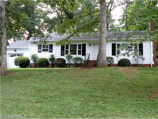 1044 Huntingdon Road Winston-Salem, NC 27104 - Photo 2 of 15 Exterior Front.