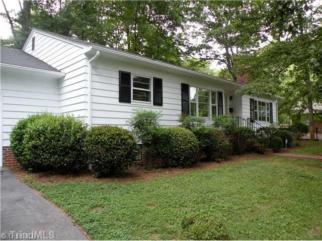 1044 Huntingdon Road Winston-Salem, NC 27104 - Photo 14 of 15 Exterior Front.