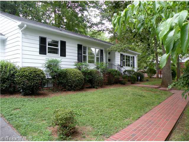 1044 Huntingdon Road Winston-Salem, NC 27104 - Photo 3 of 15 Exterior Front.
