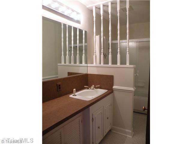 1044 Huntingdon Road Winston-Salem, NC 27104 - Photo 5 of 15 Other Bath.