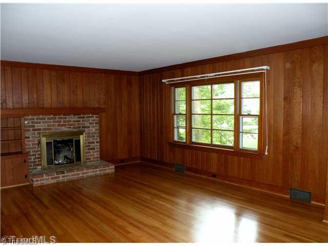 1044 Huntingdon Road Winston-Salem, NC 27104 - Photo 9 of 15 Living Room.