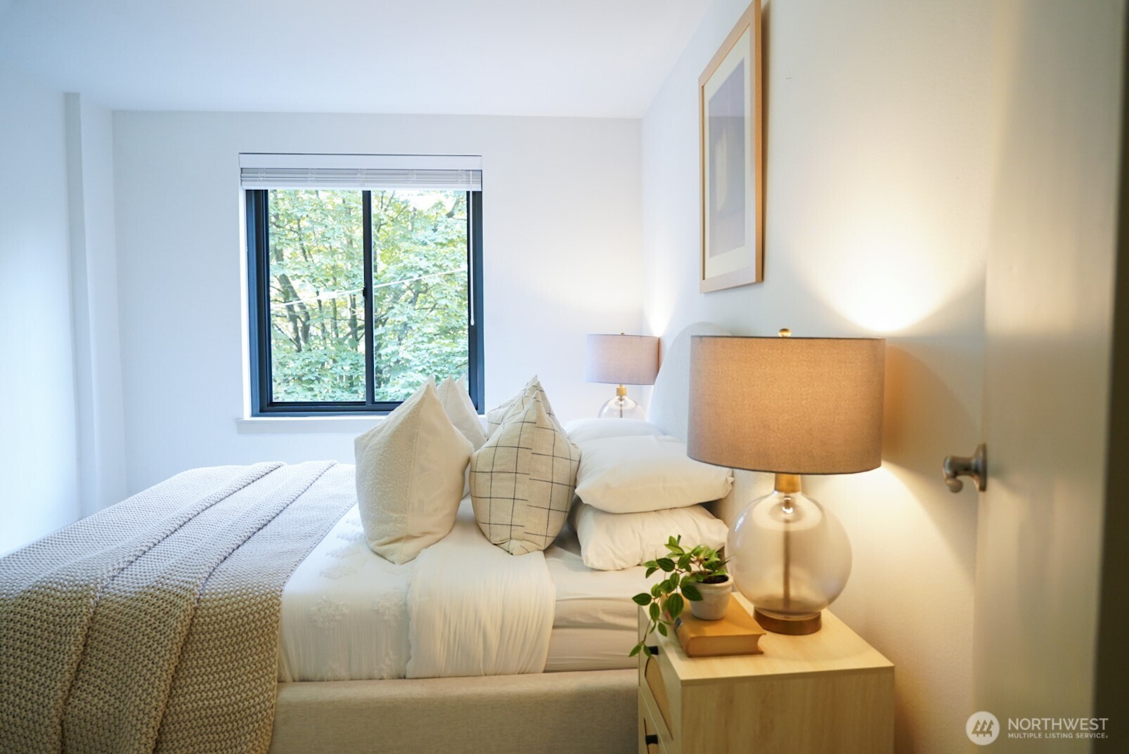 1105 Spring Street, Unit 304 Seattle, WA 98104 - Photo 14 of 31 Gallery Image 14